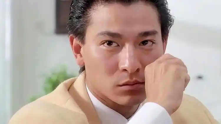 赌侠:星爷和华仔第一次对决,一个换一个偷,真是牌逢对手