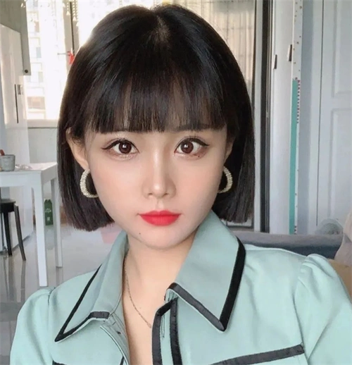 清纯黑色短直发,韩式文艺学院风发型,适合各种场合,简约挂耳染时尚吸