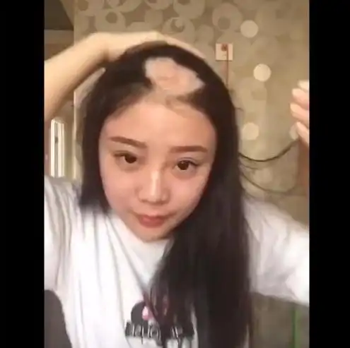 电钻啃玉米发被扯 淡定姐头顶光秃无表情网友:大写的心疼