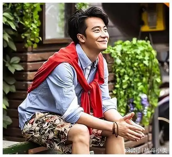 "狠人"黄轩的逆袭史,从内娱弃子到名导宠儿,几段情史太精彩