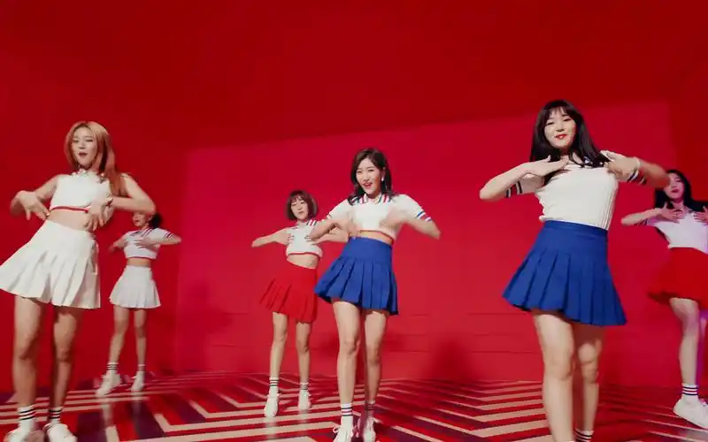 【韩国女团热舞-top榜】laboum - 《hwi hwi》