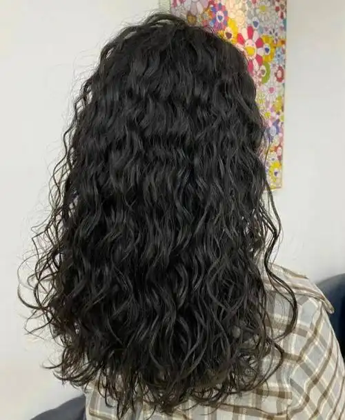 长发满头烫发图片时髦洋气凸显发量感