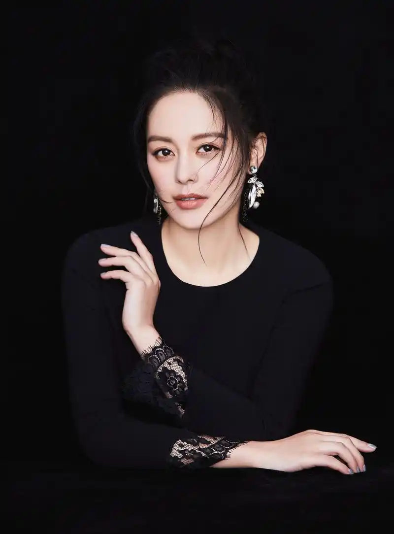 王力可两剧霸屏热播最新御姐范写真曝光获关注