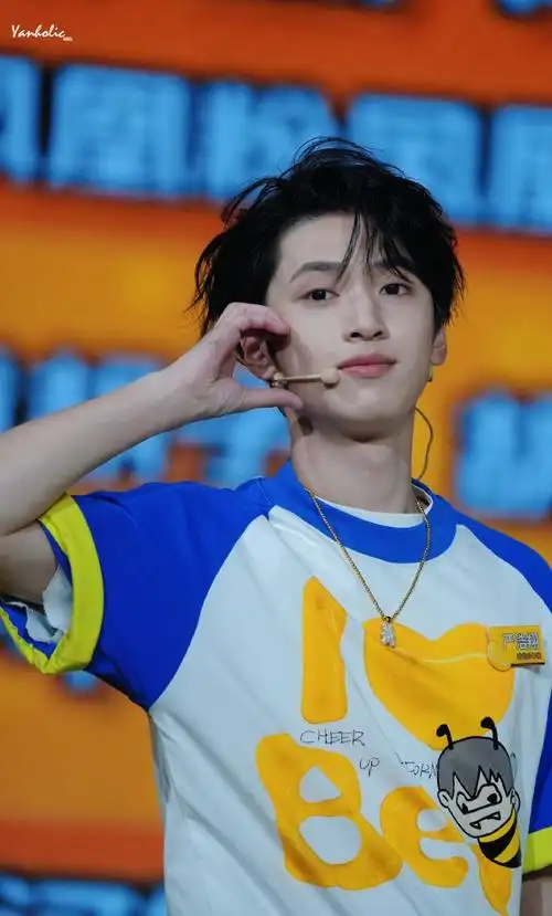 严浩翔康师傅冰红茶品牌代言人