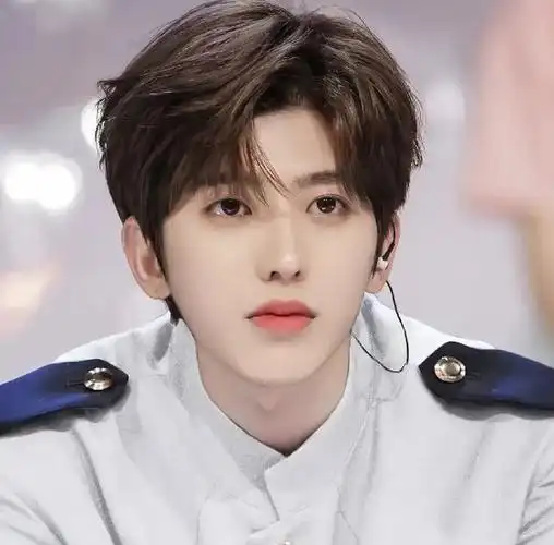 蔡徐坤或成第二个吴亦凡被央视下架作品狗仔爆涉及未成年