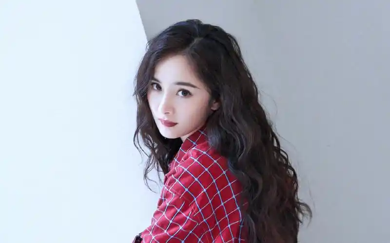 首页 桌面壁纸 大陆明星 杨幂妩媚动人写真桌面壁纸 (5/ 6) 2019-08