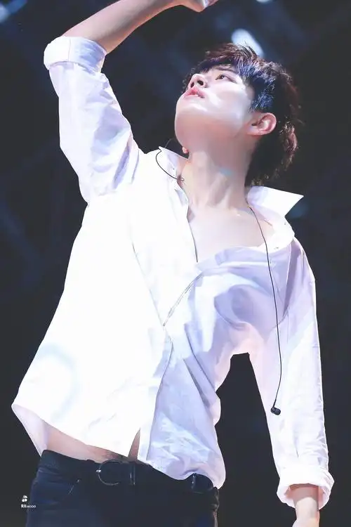 肖战的锁骨照你被撩到了吗