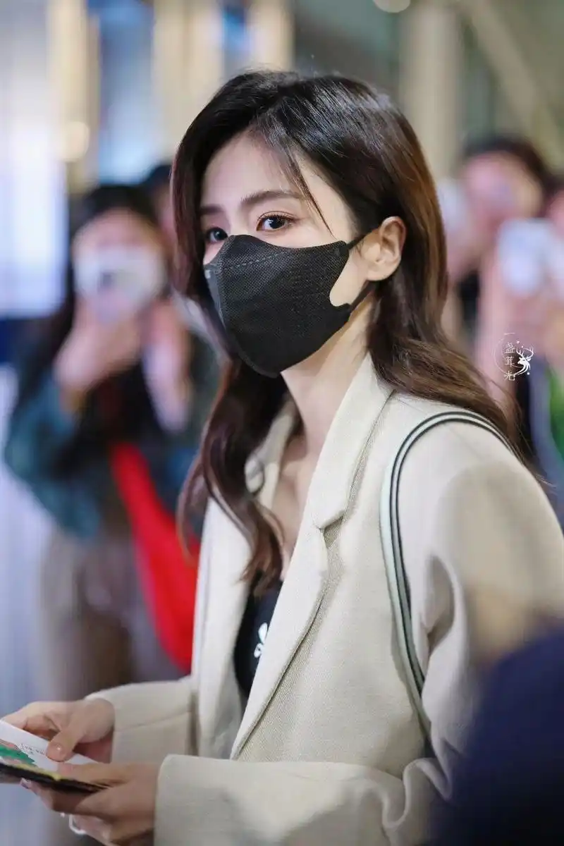 白鹿机场穿 背心|logo方领背心 外套|小香风西装外套 裤子 |休闲破洞