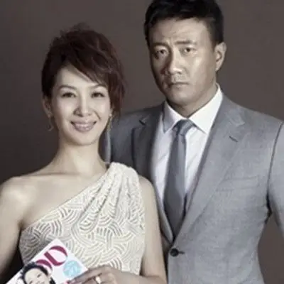 2014年11月1日,某胡姓艺人被曝吸毒,根据资料,网友很快扒出男星是胡东