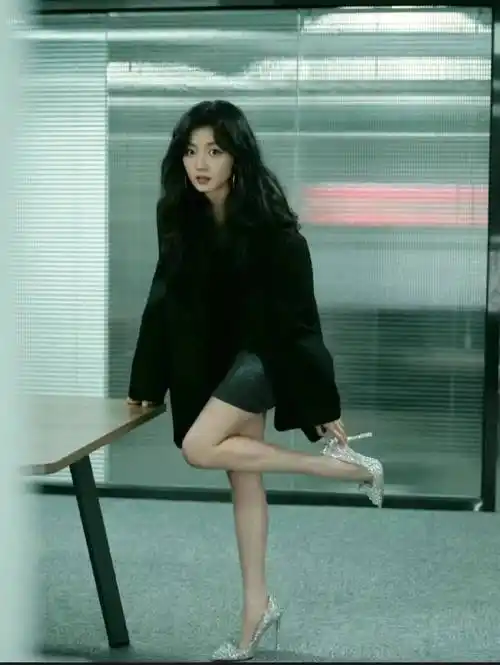 孙千时尚穿搭独门秘籍:随性自在,展现个性魅力!_风格_服饰_潮流