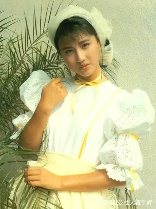 周海媚,12张年轻时的老照片,举手投足之间尽显十足的女人味