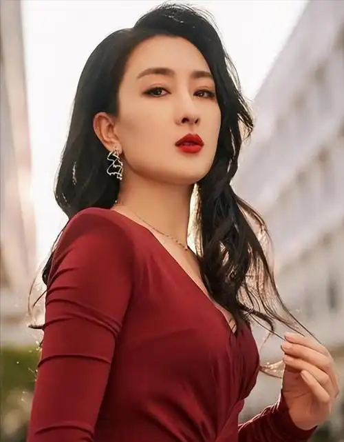 2017年,李小璐的事件爆发,马苏出于义气为李小璐作保,结果却引火烧身