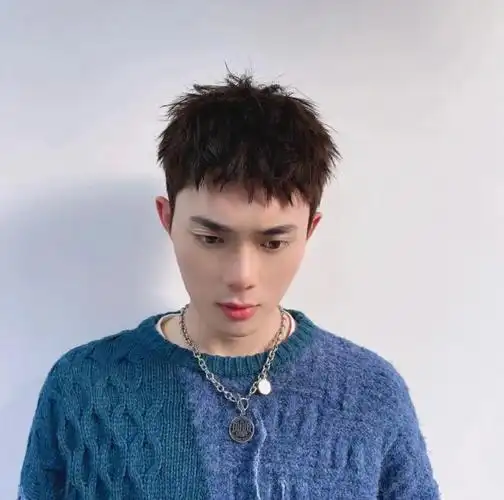 干净超自然免打理摩根碎盖男生一定要尝试的摩根烫#男生发型  #摩根烫