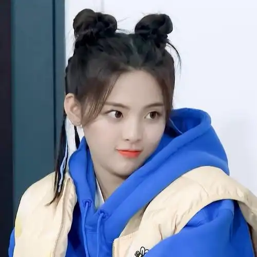 开一个适合当头像的杨超越美图专楼