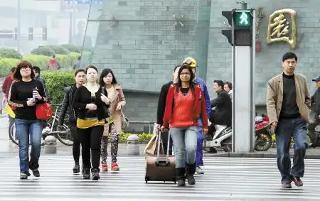 "中国式过马路"昨大整治记者多个路口直击众生相