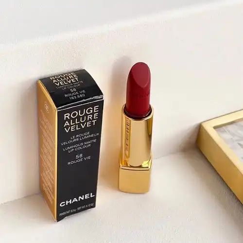 香奈儿丝绒按压口红非常显气色