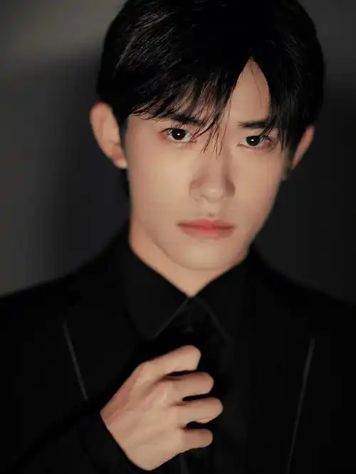 我易总黑色西装简直禁欲气质爆表