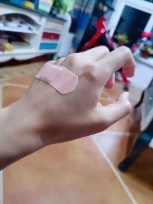 每次破啦贴上创可贴真的是看不见就没有那么痛啦