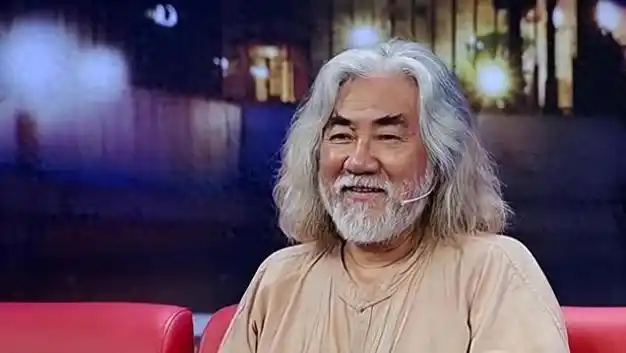 他执导的《笑傲江湖》,《神雕侠侣》等剧迷倒了无数人.