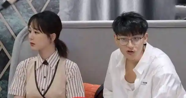 继"老婆"后,黄子韬又给杨紫独特的称呼,四个字占有欲满满_小雪_宋亚轩