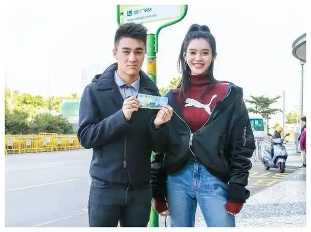 奚梦瑶做模特的时候,基本没什么八卦,和刘雯,何穗一起被誉为"国模之光