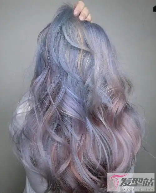 绝对吸睛欧美挑染头发一拨就迷倒众生