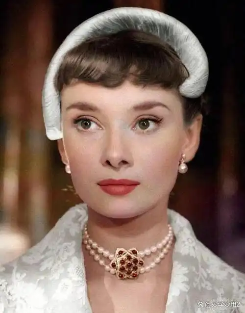 奥黛丽赫本,岁月不败美人,优雅如珍珠