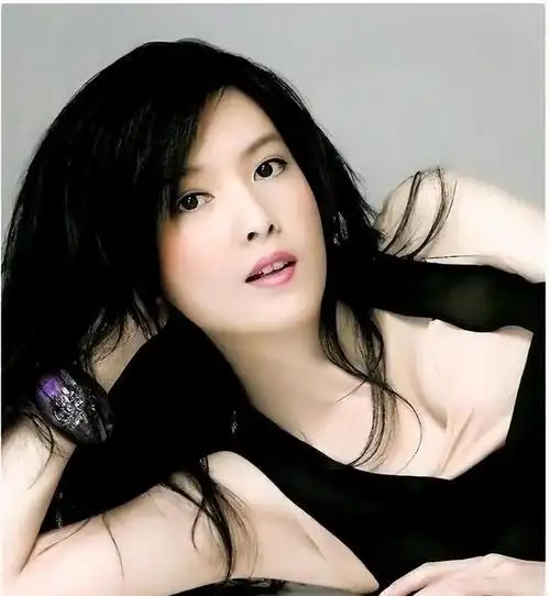 周慧敏的集邮史人前玉女人后狂野内幕令人诧异