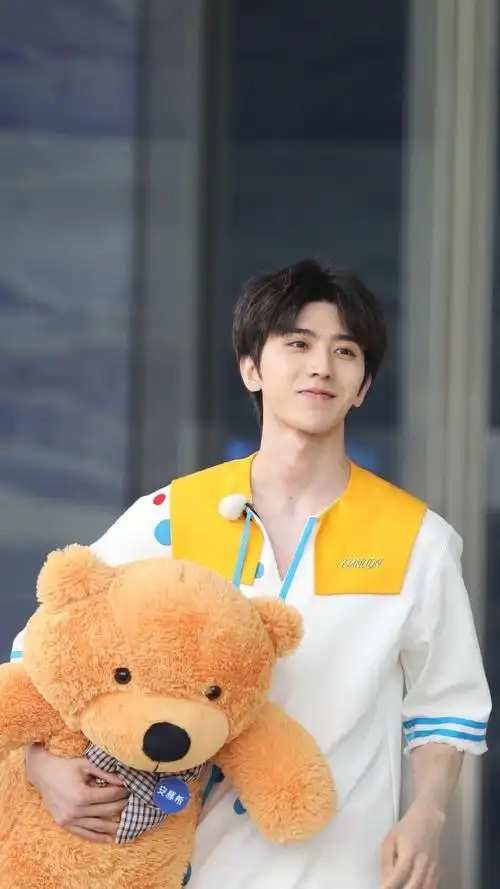 去年今日|蔡徐坤《奔跑吧》路透公开 童趣可爱的大眼葵葵开启奇妙旅程