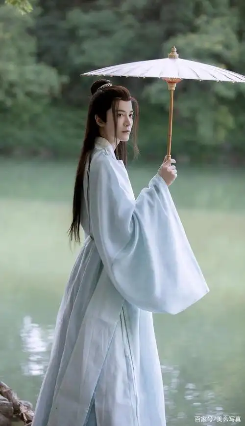 马雪阳翩翩公子古装写真图片