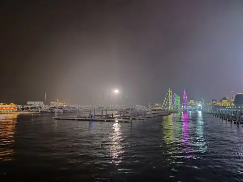 漂亮的夜间海景