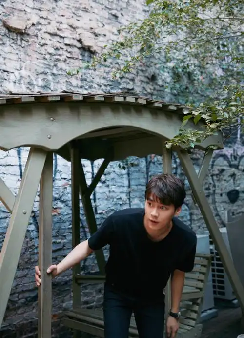 李易峰街拍part5 逛逛街 逛逛书店 喝杯咖啡 惬意的生活2017纽约时装