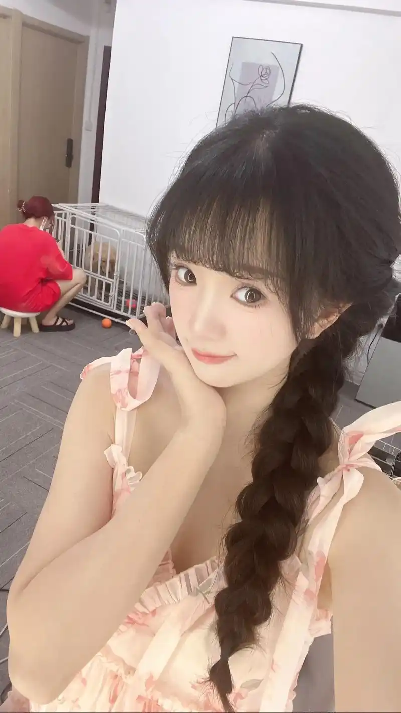 今天不做甜妹做温柔姐姐.很少尝试单麻花辫,一下子温柔了#麻花