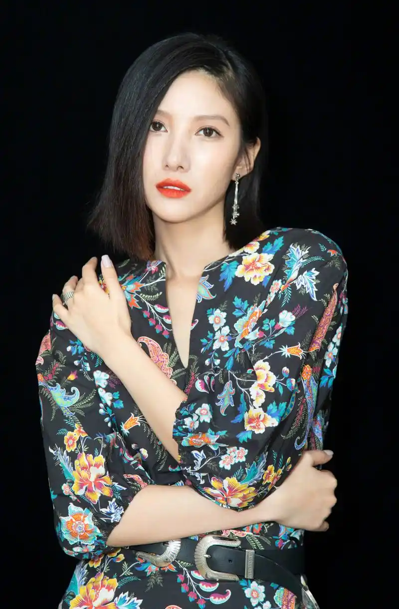 青年女演员吴优:青春靓丽,气质出众