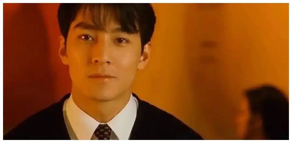 46岁吴彦祖老太快眉毛疏落眼睛深陷无神面部松懈皱纹显著