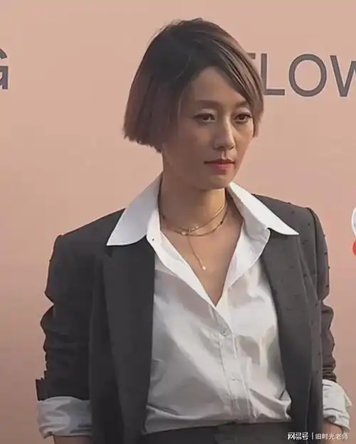 马伊琍这发型真的是一言难尽啊看上去有点大妈的既视感