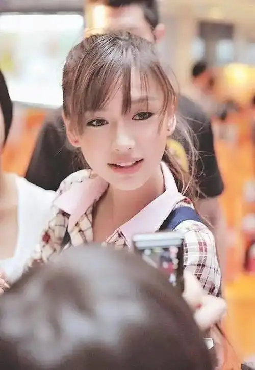 杨颖少女时期旧照曝光,清纯动人堪比章泽天,黄晓明捡了个大便宜