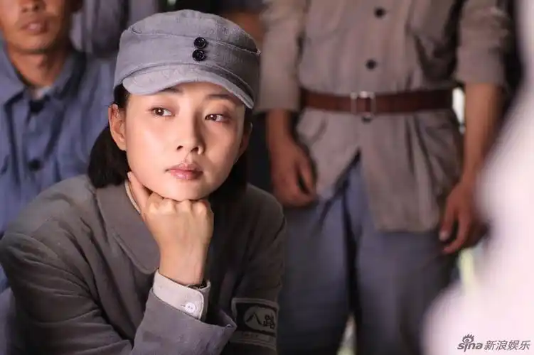 p>殷桃,1979年12月6日出生于重庆市,中国内地女演员,毕业于 a target