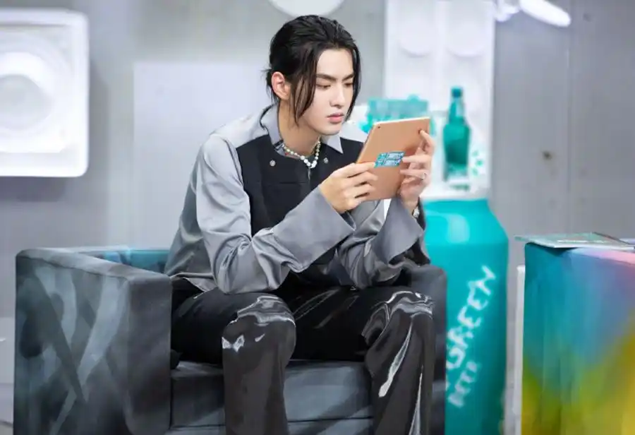 吴亦凡一天换3双鞋邓紫棋等明星鞋头居然集体撞鞋