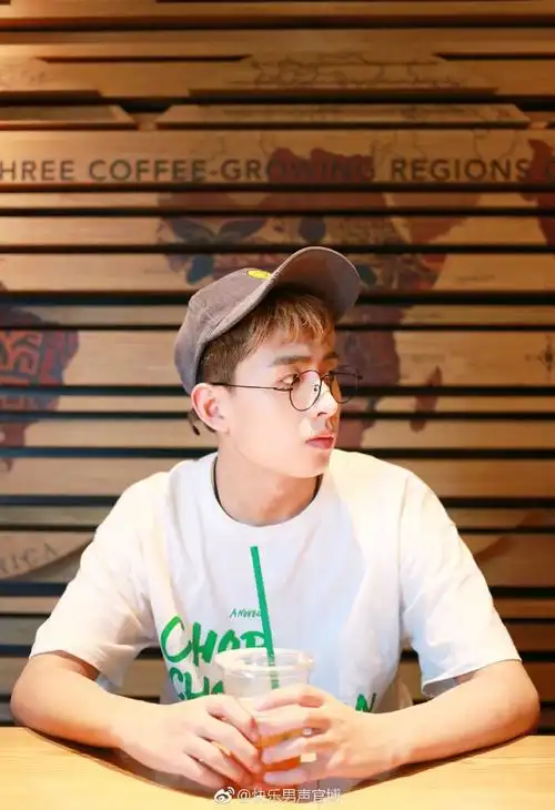 快乐男声#wuli@焦迈奇干净纯粹有活力,完全是个元气满满的少年猜舱忖