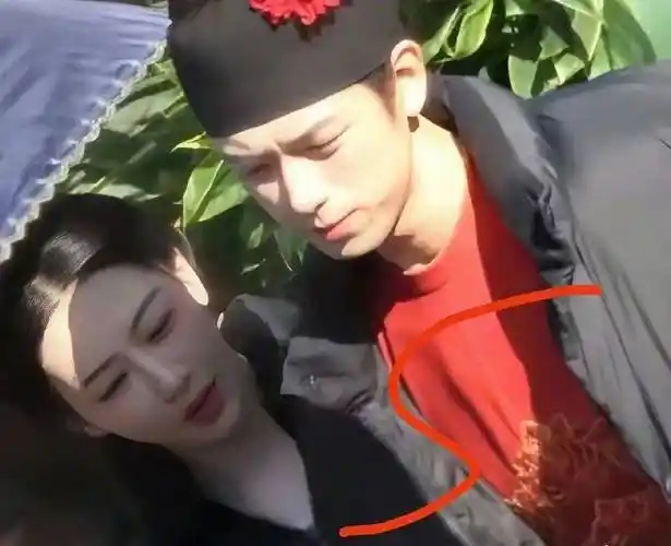 《国色芳华》路透,李现为杨紫戴面具,氛围感拉满也太好嗑了_何惟芳_蒋