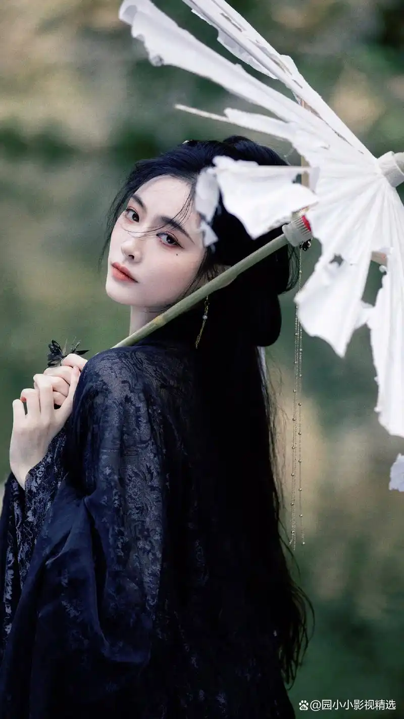 古风撑伞女子谁是你的最爱!