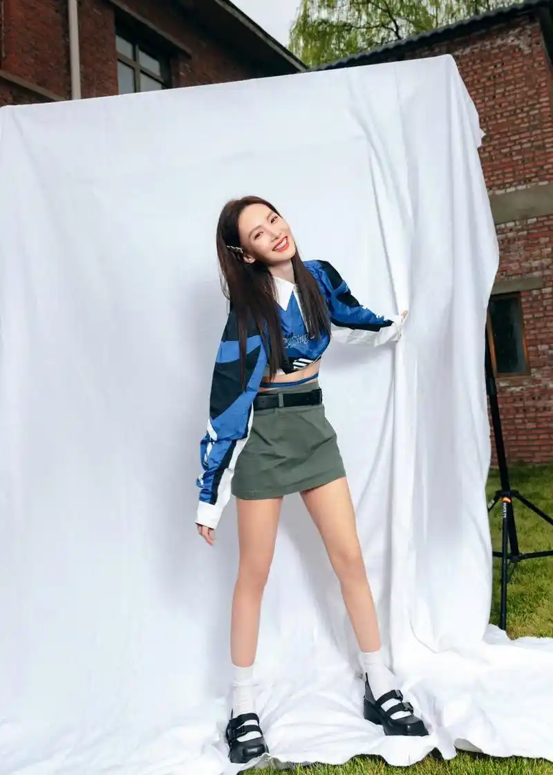 金晨美腿白袜～颜值超高吖