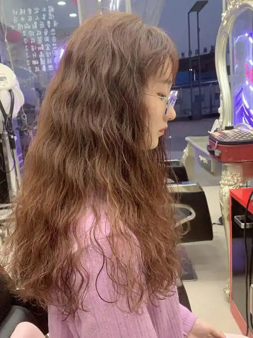 波浪卷发甜美可爱