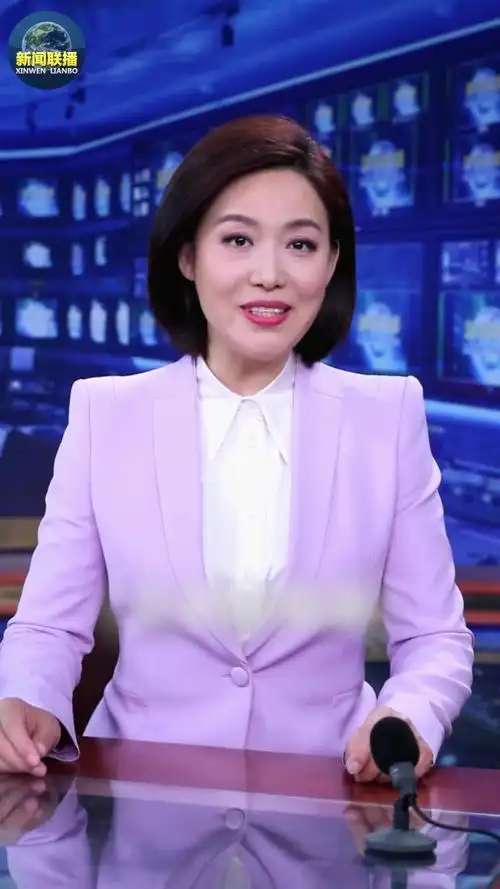 主播说联播猪羊成群在火车上穿行郑丽满载的都是希望还有一个小目标