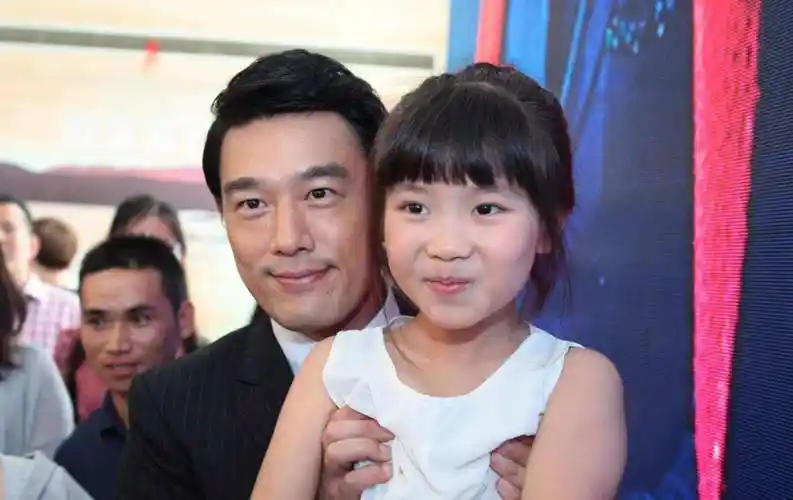 郭晏青个人资料(王耀庆:与妻子从校服到婚纱,携手20年0绯闻,慢生活也