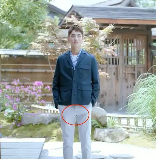 再一看正面全景:原来有的人表面风风光光,实际上穿着破了洞的裤子哈哈