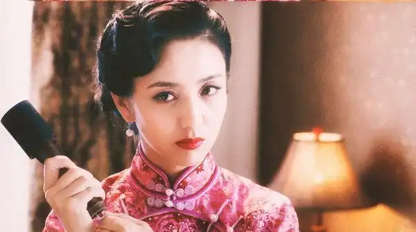 《爱国者》佟丽娅在剧中的九套服装,款款让人惊艳_电视猫