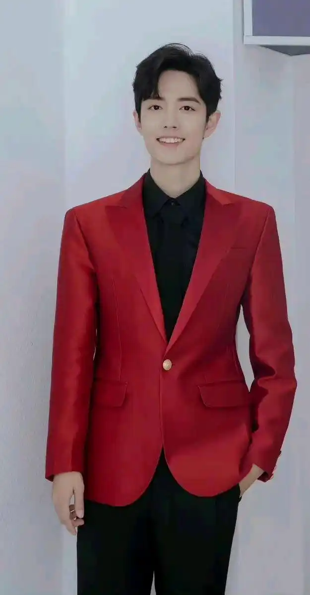 一组图可以看出肖战对红色的偏爱程度