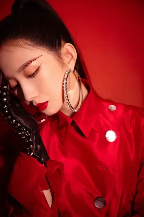 美女歌手孟美岐手机壁纸图片